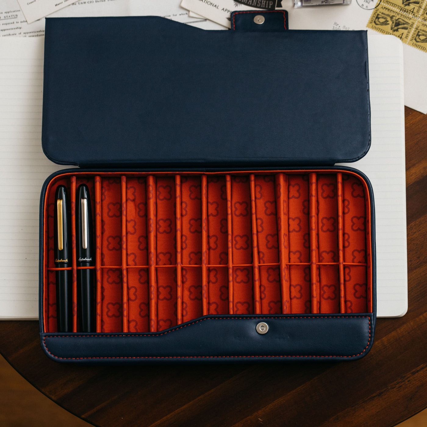 https://www.truphaeinc.com/cdn/shop/products/Esterbrook-Pen-Nook-Twelve-Case-Open_1400x.jpg?v=1603409254