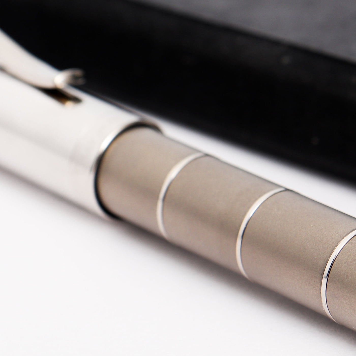 Graf von Faber Castell Classic Anello Titanium Fountain Pen Platinum Plated Rings In Filigree Barrel