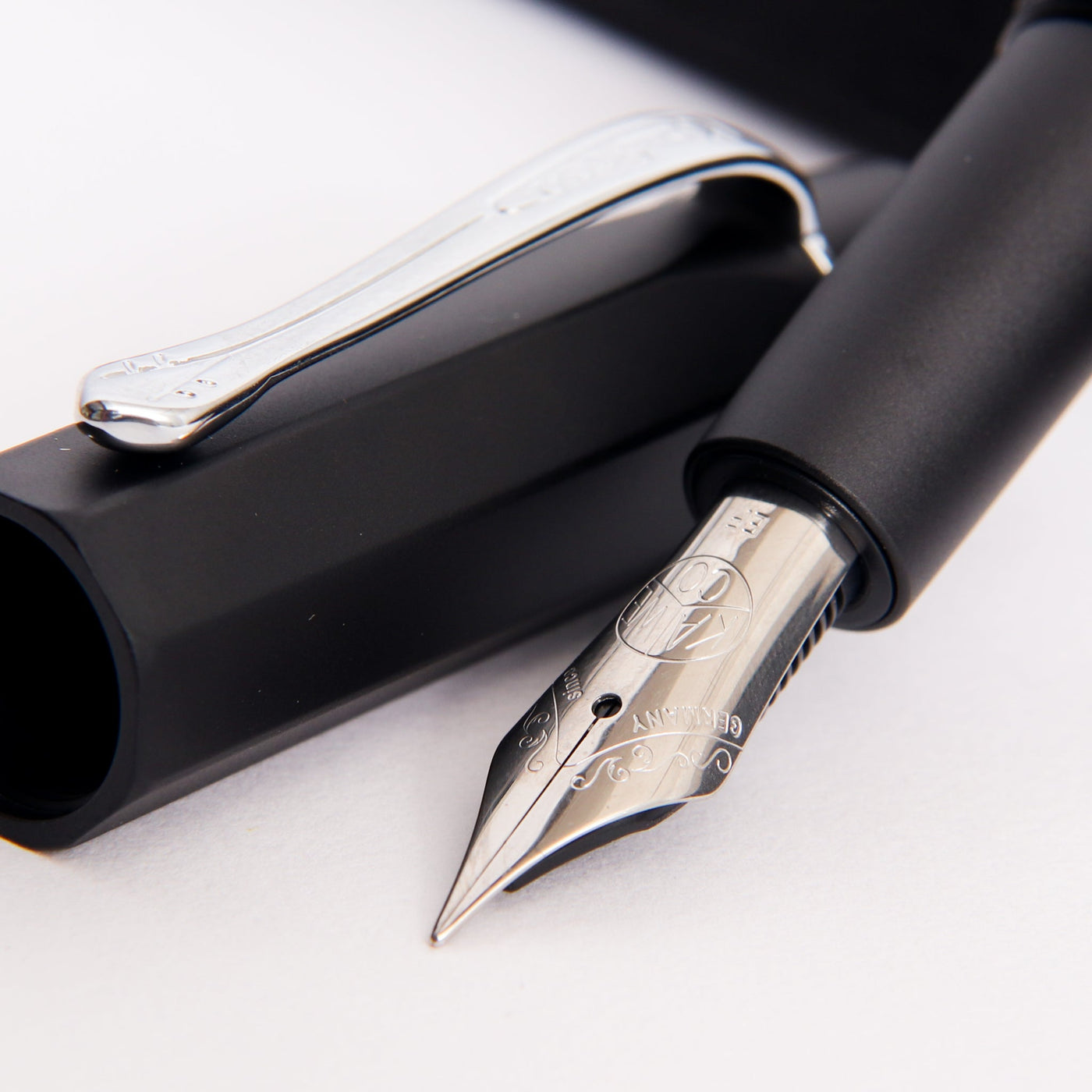 Kaweco-Original-Black-&-Chrome-250-Fountain-Pen-Details