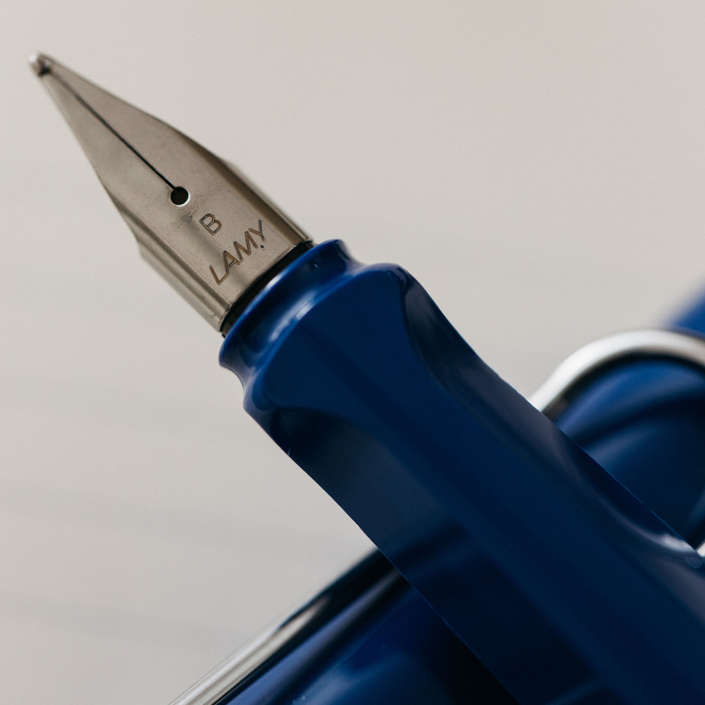  Lamy Safari Fountain Pen (14F) Sky Blue + 5 Black Ink