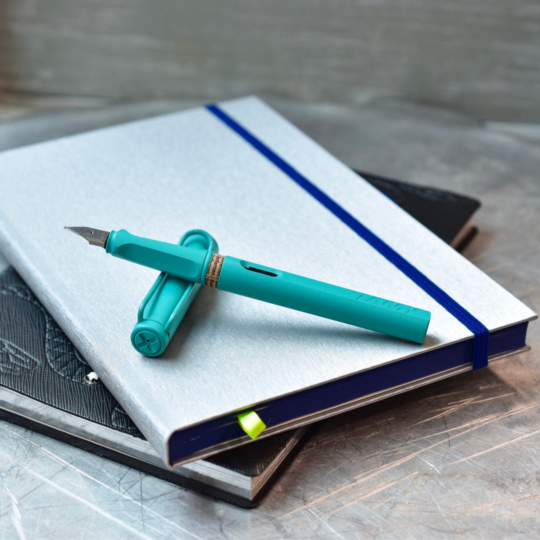 Lamy Safari Candy – Penna Stilografica Con Pennino M – Colore Acquamarina – Design Ergonomicamente Perfetto Per Studenti E Appassionati