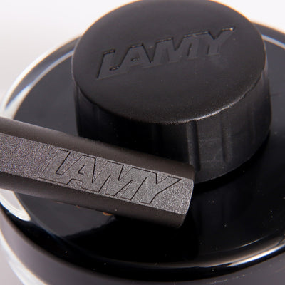 LAMY-Safari-Charcoal-Fountain-Pen-&-Ink-Bottle-Gift-Set-Details