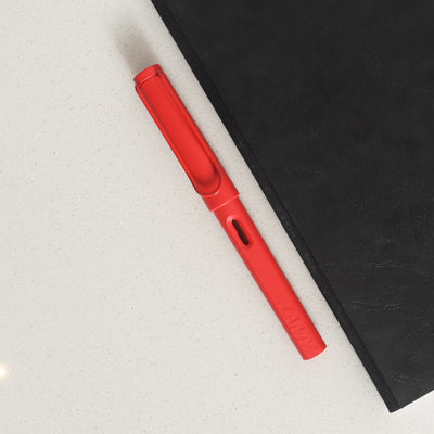 LAMY Safari 2022 Cozy Strawberry Fountain Pen