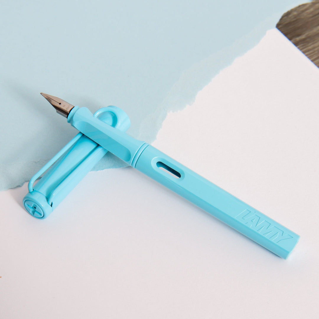 PelikanM205デモンストレーターブルー& Lamy白Safari PelikanM205デモンストレーターブルー& Lamy白Safari