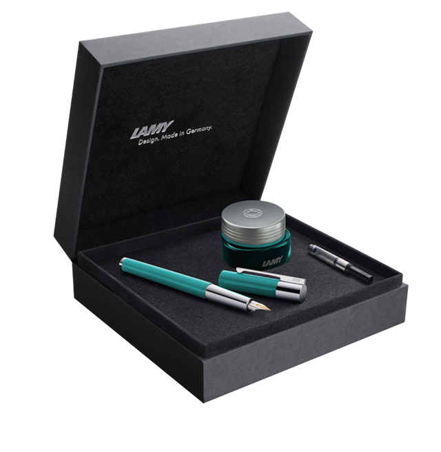 The LAMY Scala Majestic Jade fountain pen displayed in a collector's box, nestled in a bed of plush velvet. The box is adorned with subtle embossing, hinting at the exclusivity of this limited-edition writing instrument.