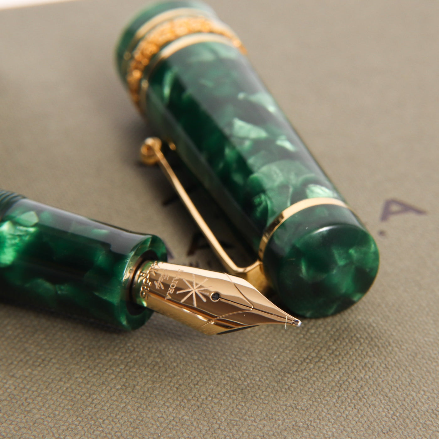 Maiora Alpha Smeraldo Gold Trim Limited Edition 38 Fountain Pen Green