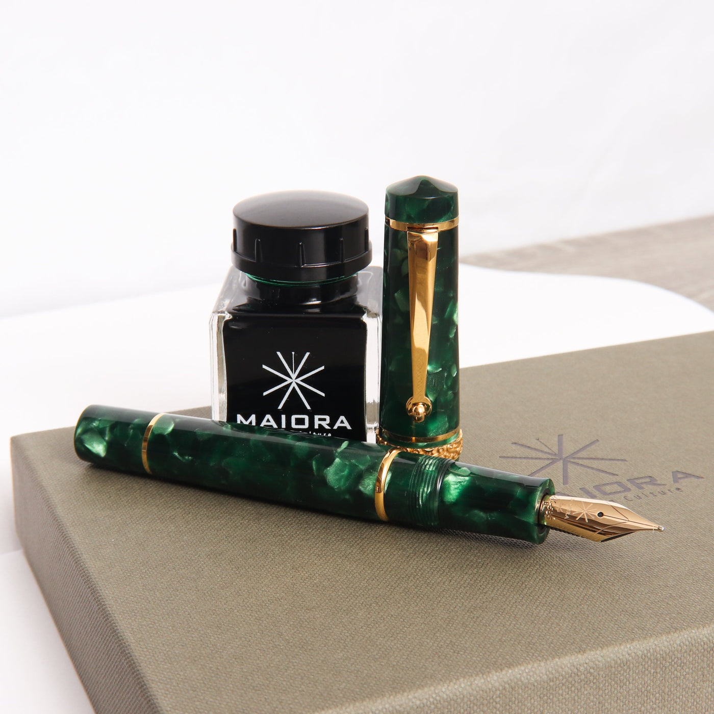 Maiora Alpha Smeraldo Gold Trim Limited Edition 38 Fountain Pen Uncapped