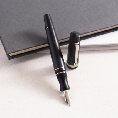 Maiora Aventus Lapillo Matte Black Fountain Pen