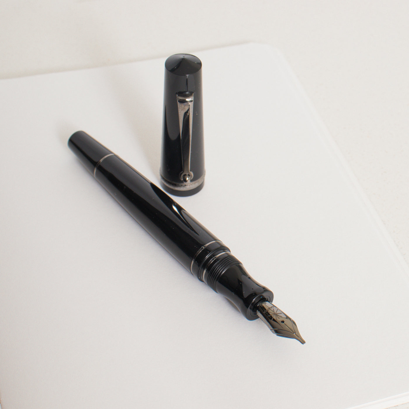 Maiora Aventus Mirror Black & Ruthenium Fountain Pen