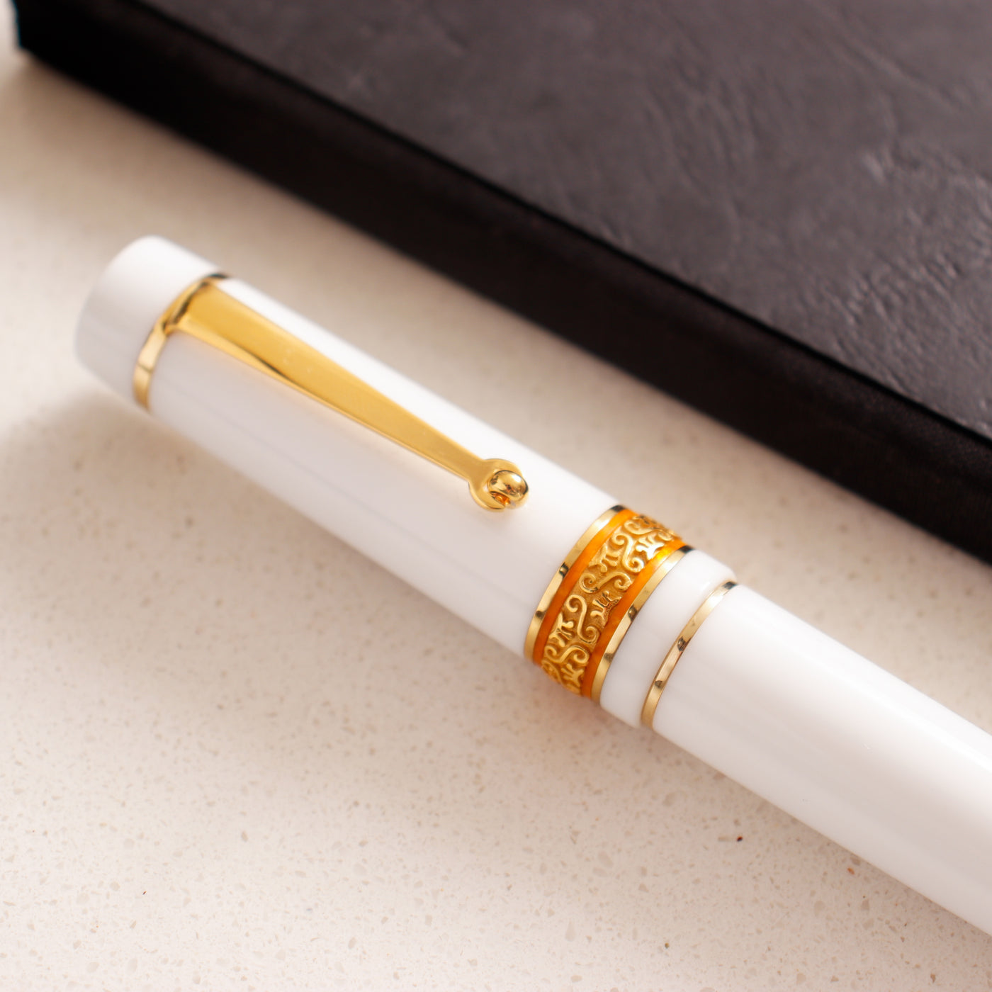 Maiora Mitho Dama White Fountain Pen