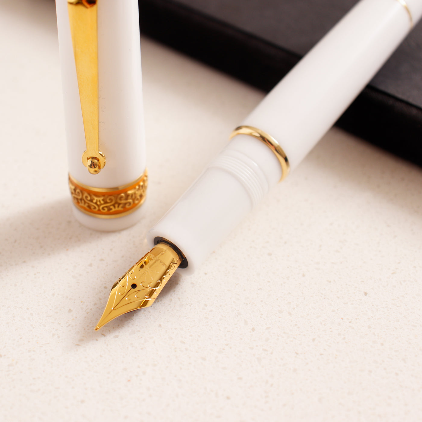 Maiora Mitho Dama White Fountain Pen