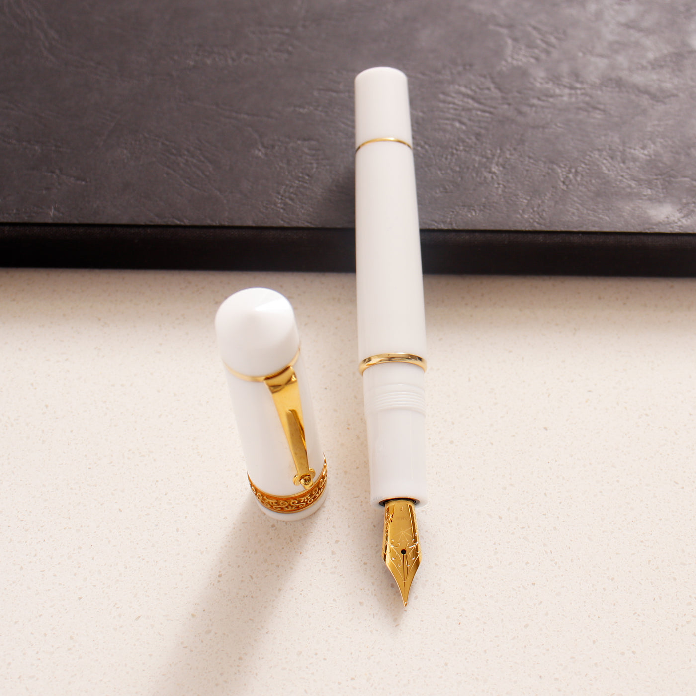 Maiora Mitho Dama White Fountain Pen