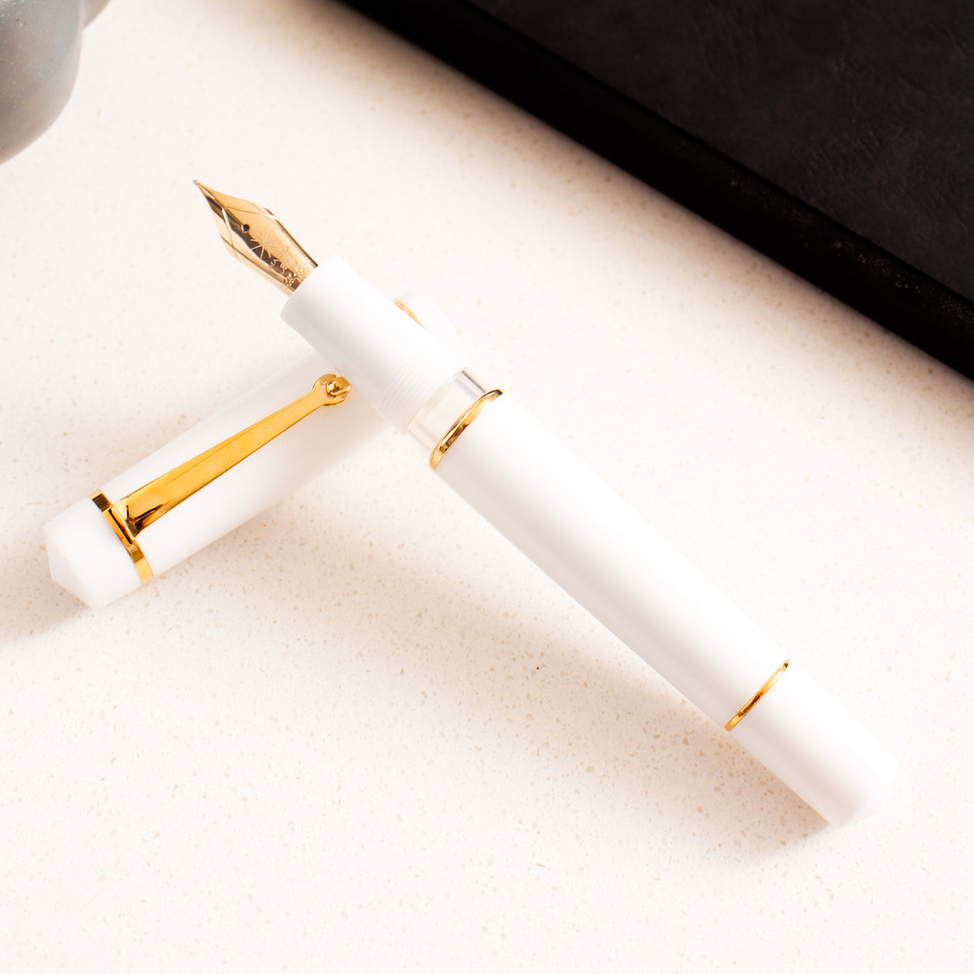 Maiora Mitho K Dama White Fountain Pen