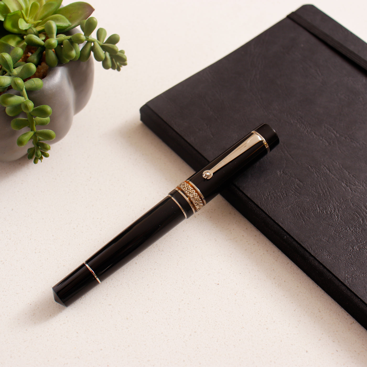 Maiora Mitho Oronero Black Fountain Pen