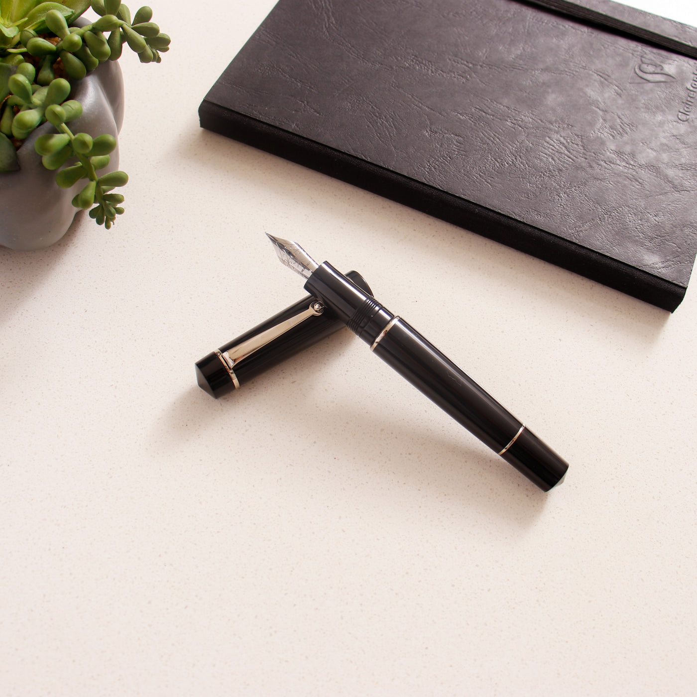 Maiora Mitho Oronero Black Fountain Pen