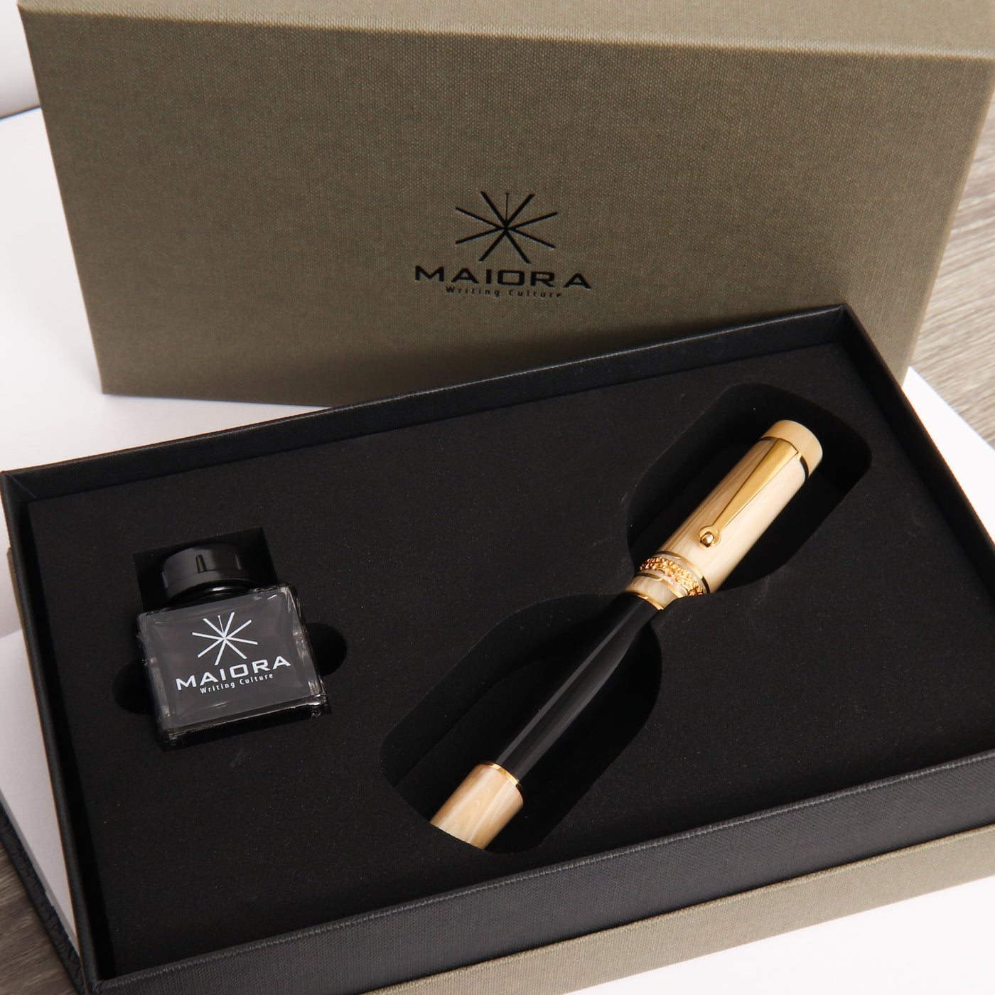 Maiora Notte Luna Numbered Edition Fountain Pen Inside Packaging