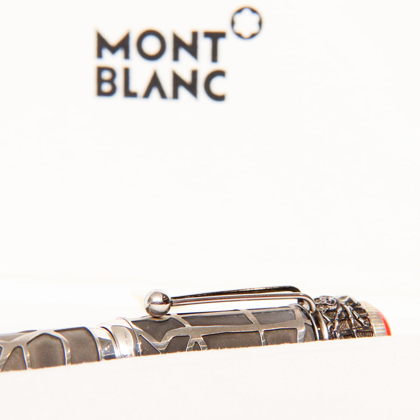 Montblanc-Heritage-Route-et-Noir-Spider-Metamorphosis-1906-Fountain-Pen-Packaging-Details