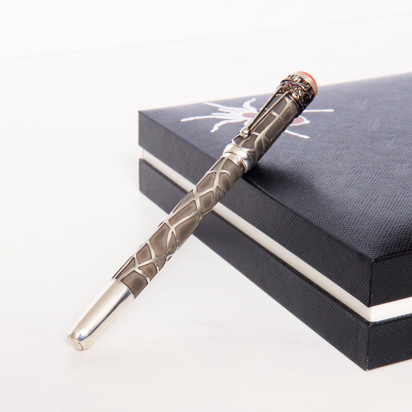 Montblanc-Heritage-Route-et-Noir-Spider-Metamorphosis-1906-Fountain-Pen-Piston-Filled