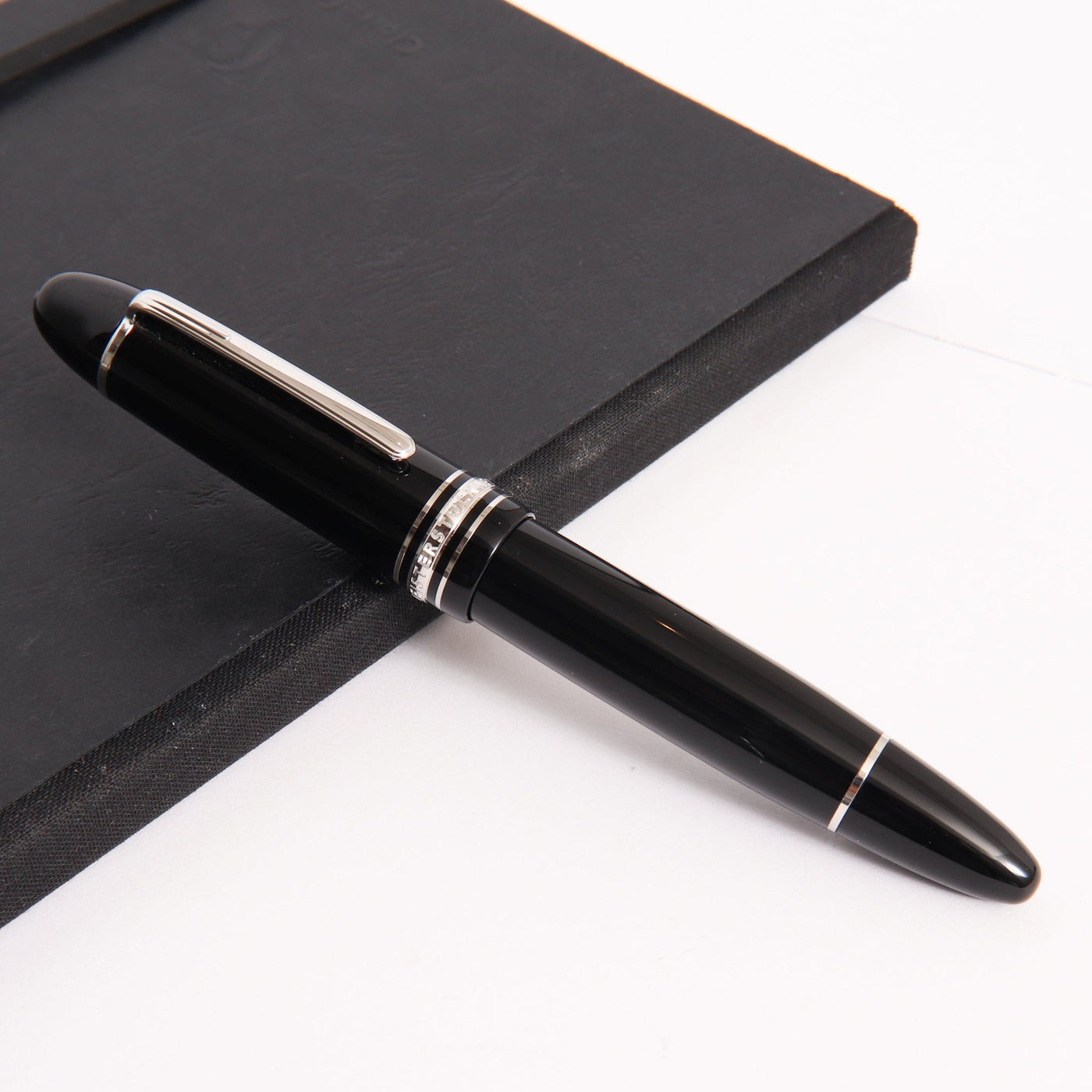 Montblanc-Meisterstuck-149-Black-&-Platinum-Fountain-Pen-Capped