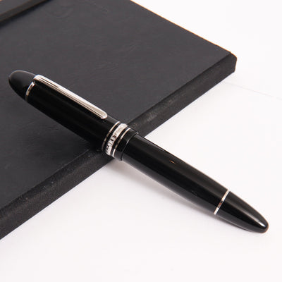 Montblanc-Meisterstuck-149-Black-&-Platinum-Fountain-Pen-Capped