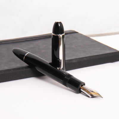 Montblanc-Meisterstuck-149-Black-&-Platinum-Fountain-Pen-Uncapped