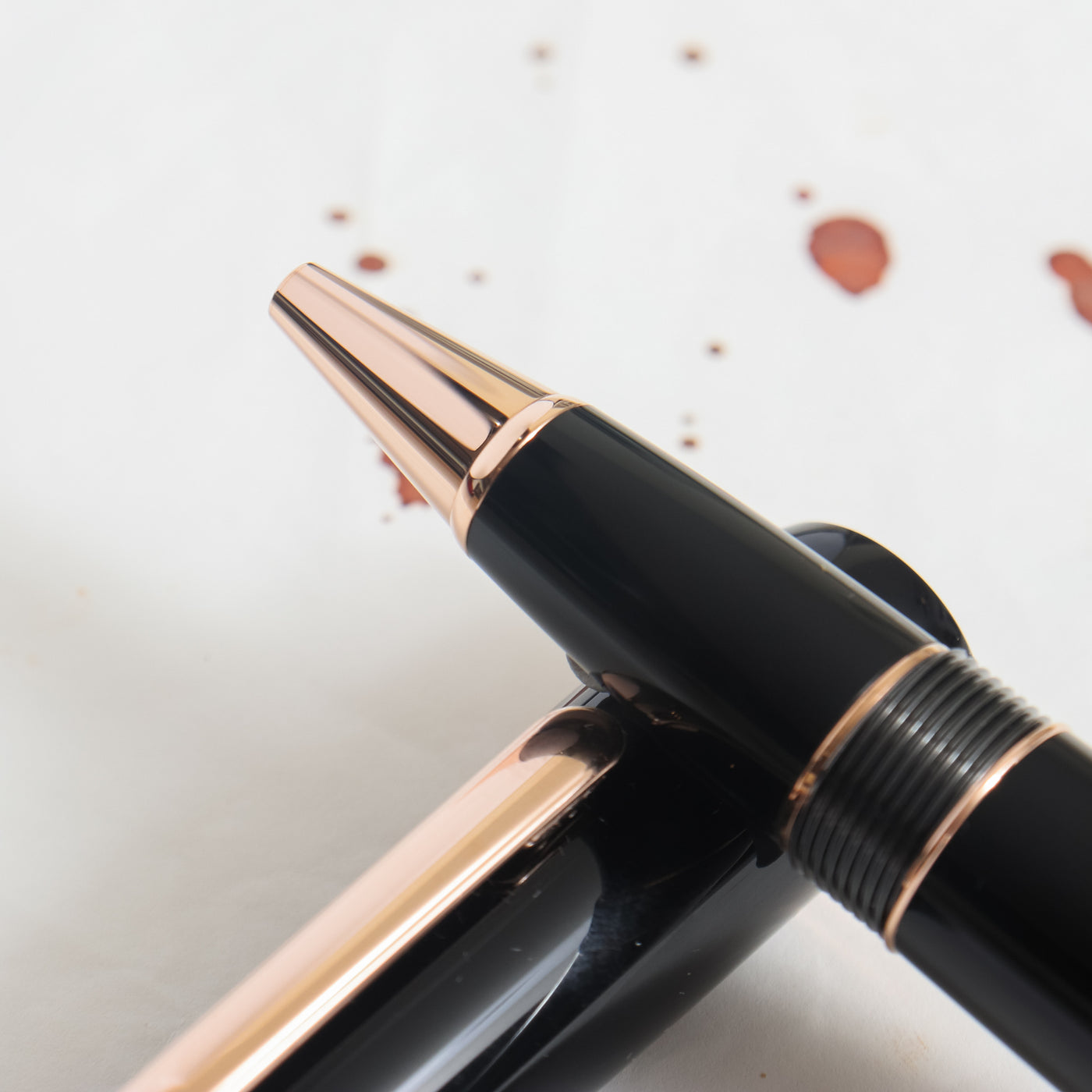 Meisterstück Rose Gold-Coated Rollerball - Luxury Rollerball pens –  Montblanc® US