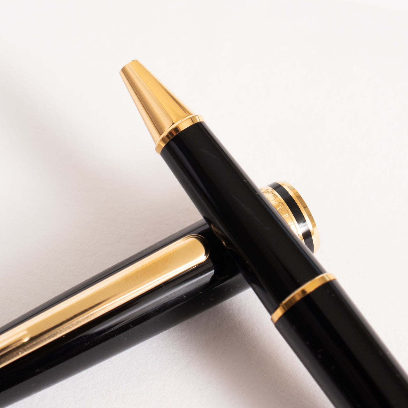 Meisterstück Gold-Coated Rollerball - Luxury Rollerball pens – Montblanc® US