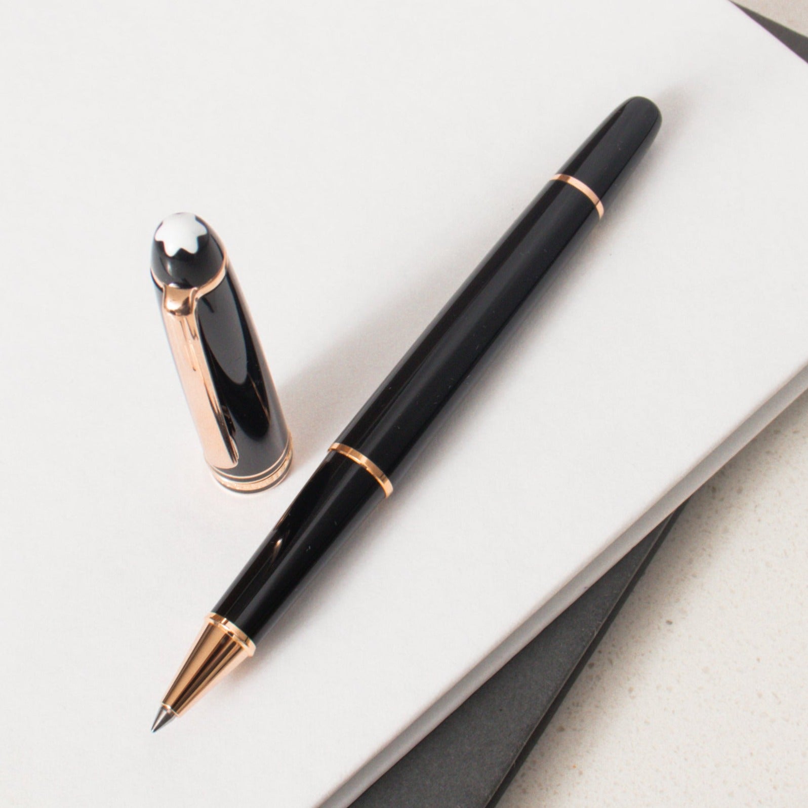 Meisterstück Rose Gold-Coated Rollerball - Luxury Rollerball pens –  Montblanc® US