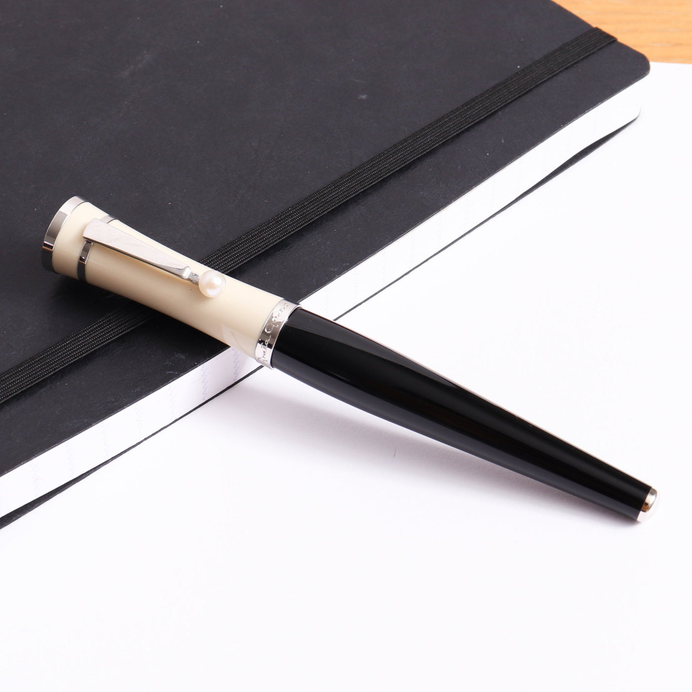 Montblanc Muses Greta Garbo Fountain Pen - Preowned Capped