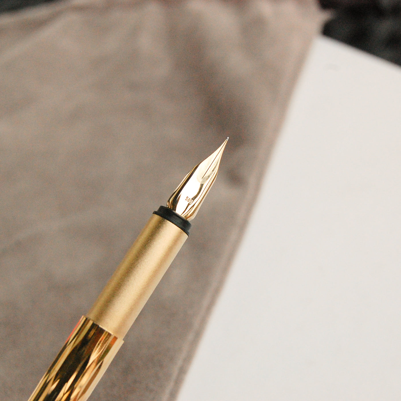 Montblanc Slimline 1147 Gold Plated Hex Pattern Fountain Pen - Preowned