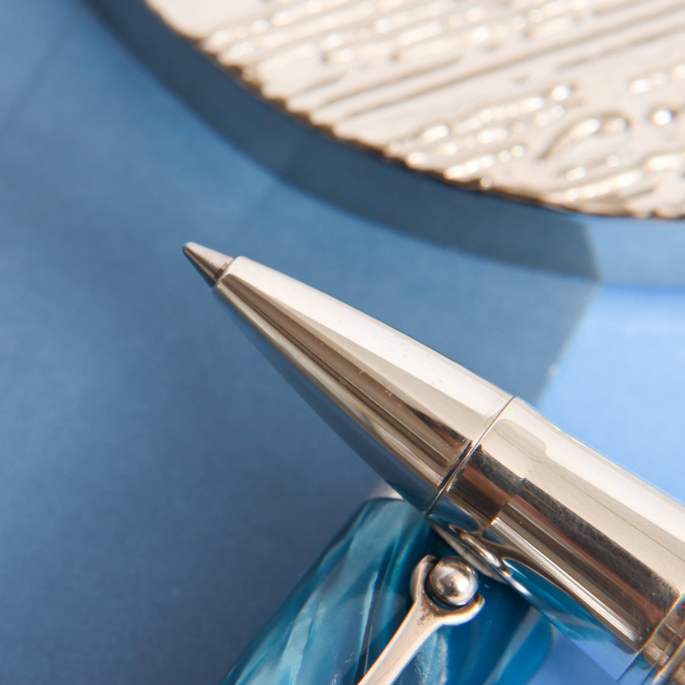 Montegrappa-Extra-Celluloid-Turquoise-Rollerball-Pen-Tip