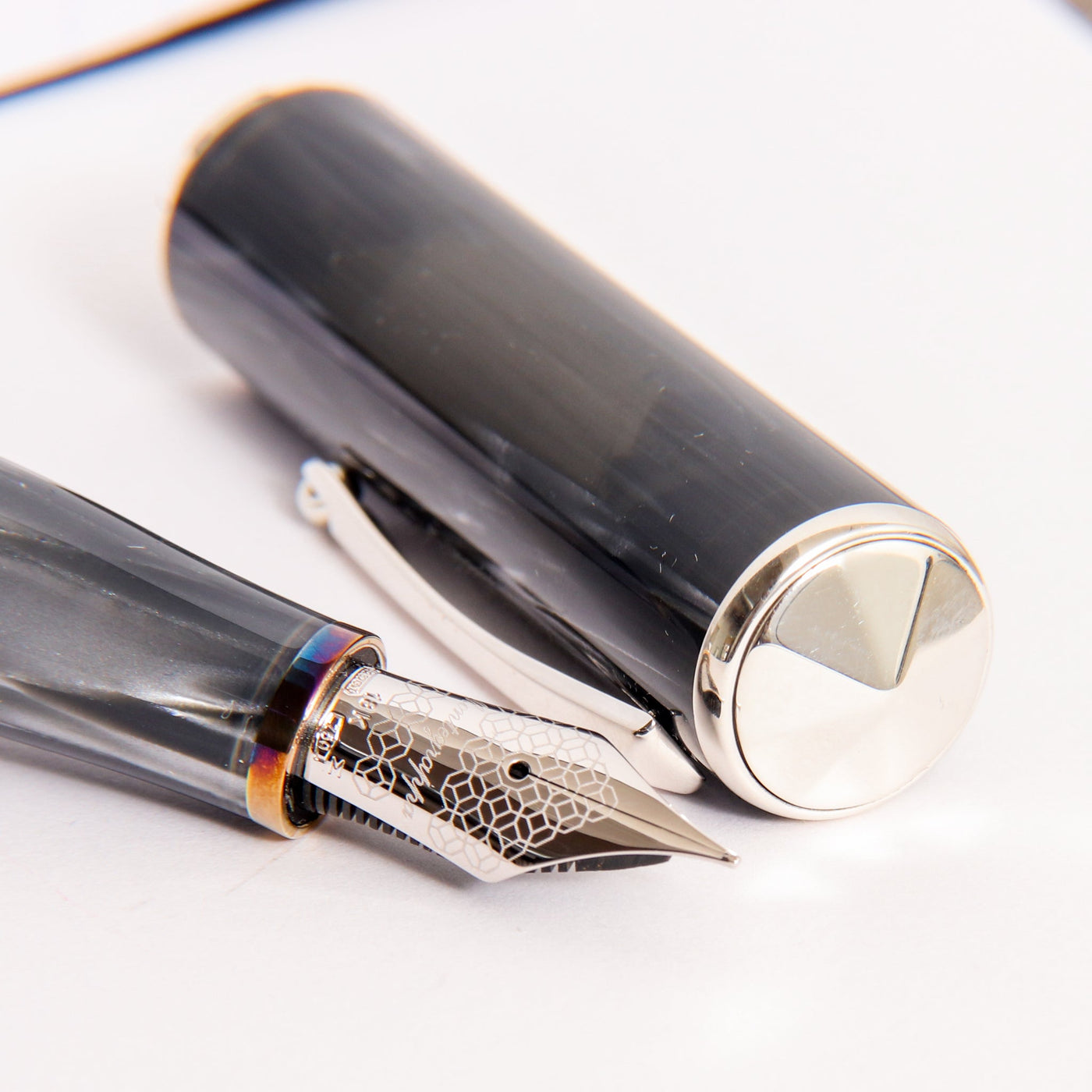 Montegrappa-Masters-Arte-Pearl-Grey-Celluloid-Fountain-Pen-Nib-Details