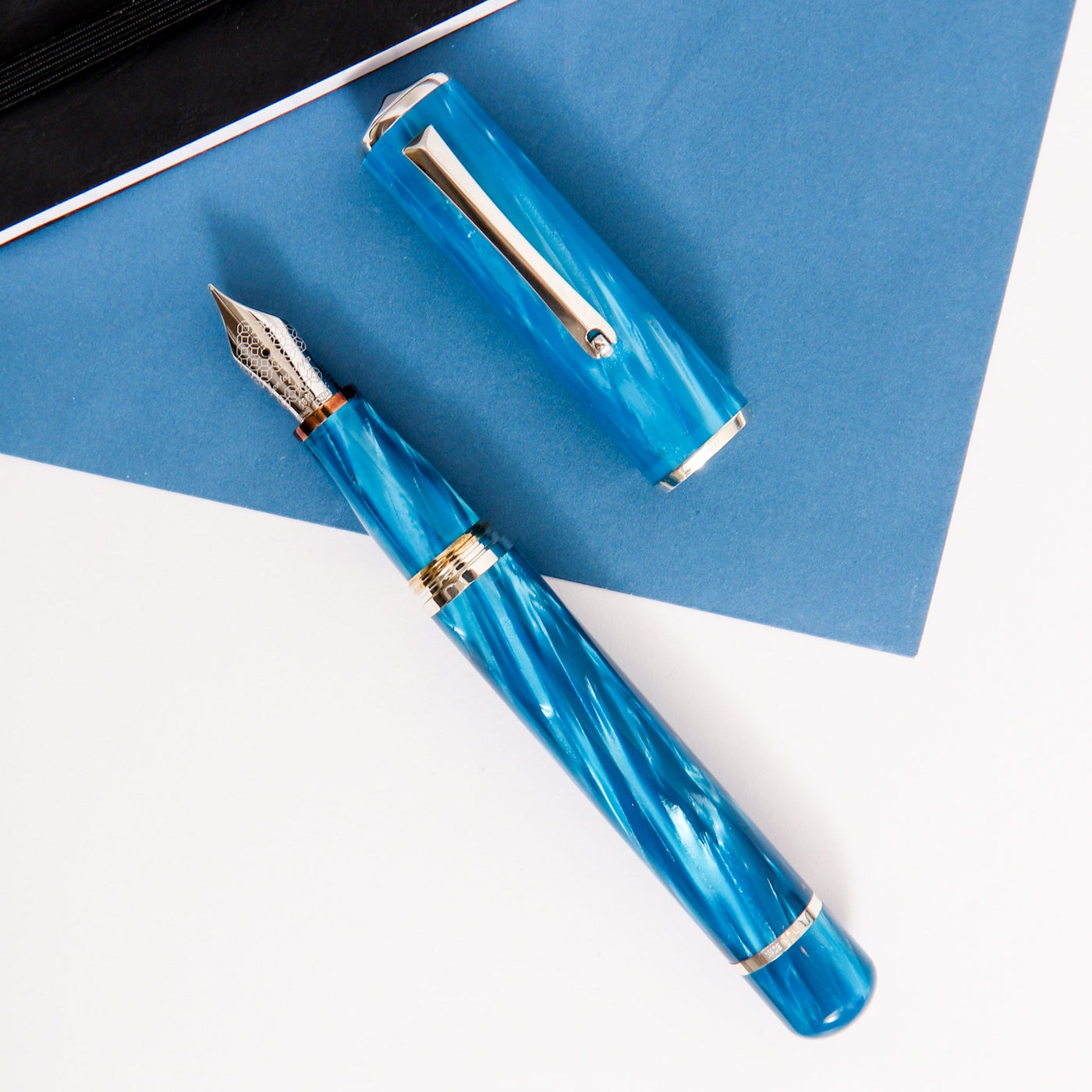 Montegrappa-Masters-Arte-Turquoise-Celluloid-Fountain-Pen-With-Silver-Trim