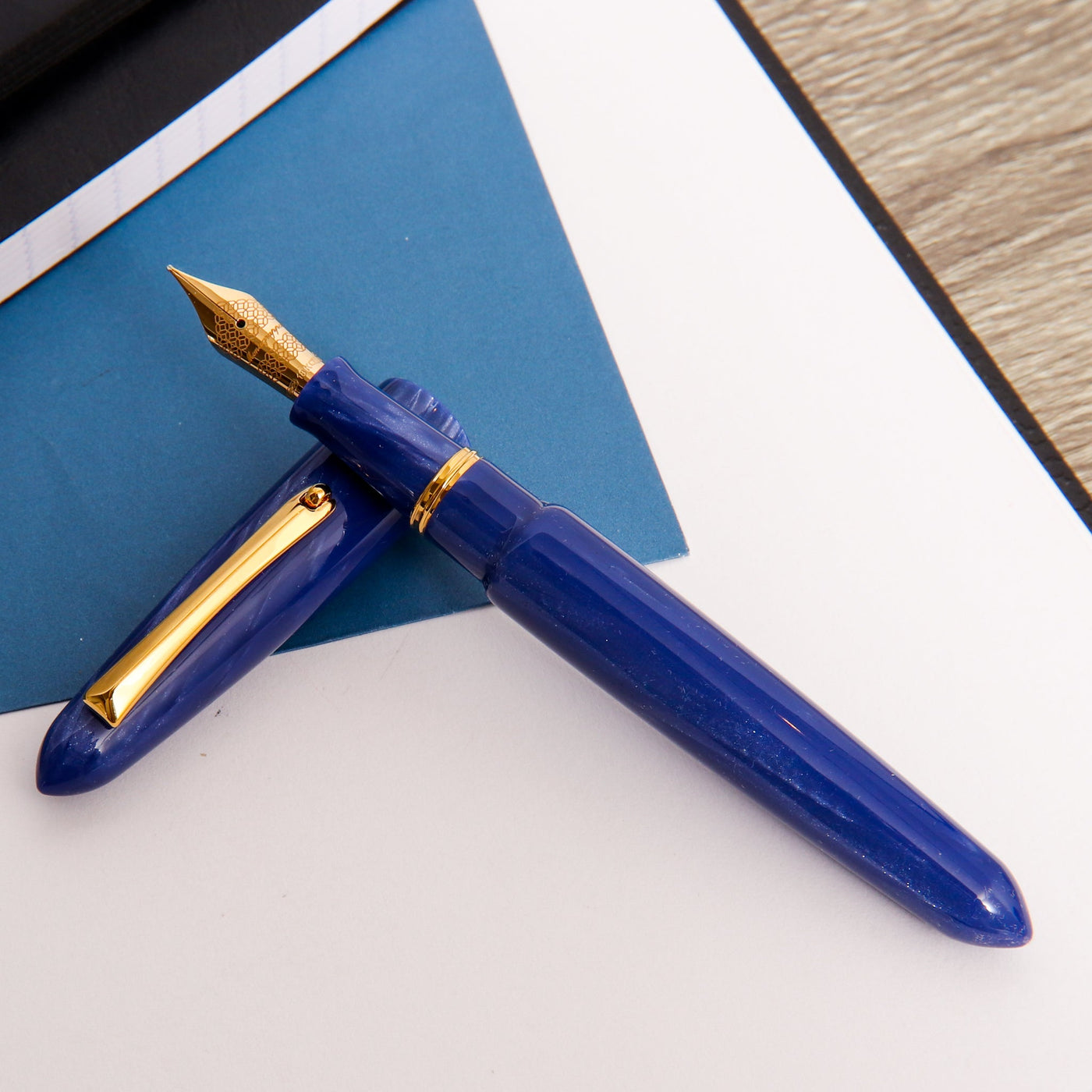 Montegrappa-Venetia-Celluloid-Glittering-Blue