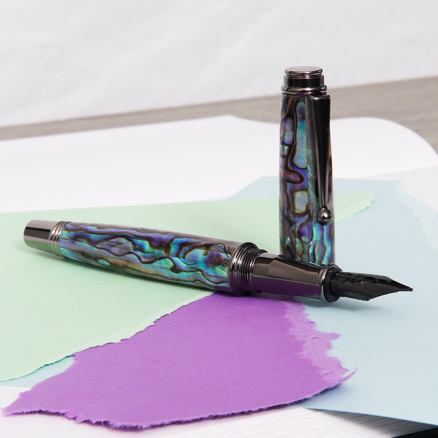 Monteverde-Invincia-Deluxe-Abalone-&-Gunmetal-Fountain-Pen-Iridescent-Abalone-Shell