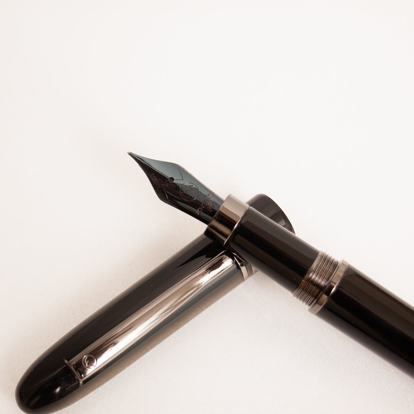 Monteverde Mountains of the World Black Mountain Fountain Pen