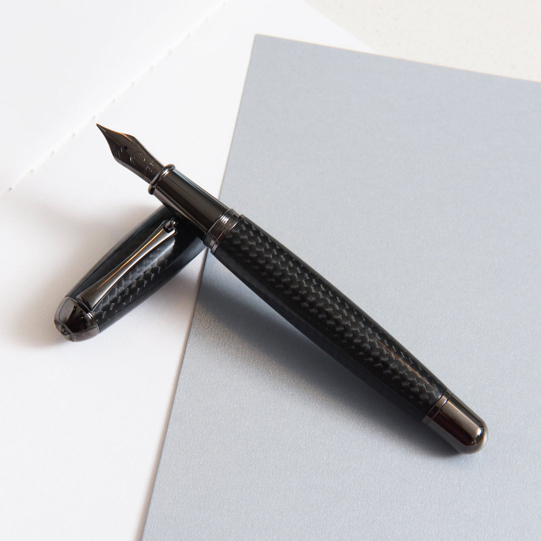 MONTEVERDE ブラック 万年筆 カーボンファイバー Monteverde Super Mega Carbon Fiber Fountain Pen - Gunmetal – Truphae