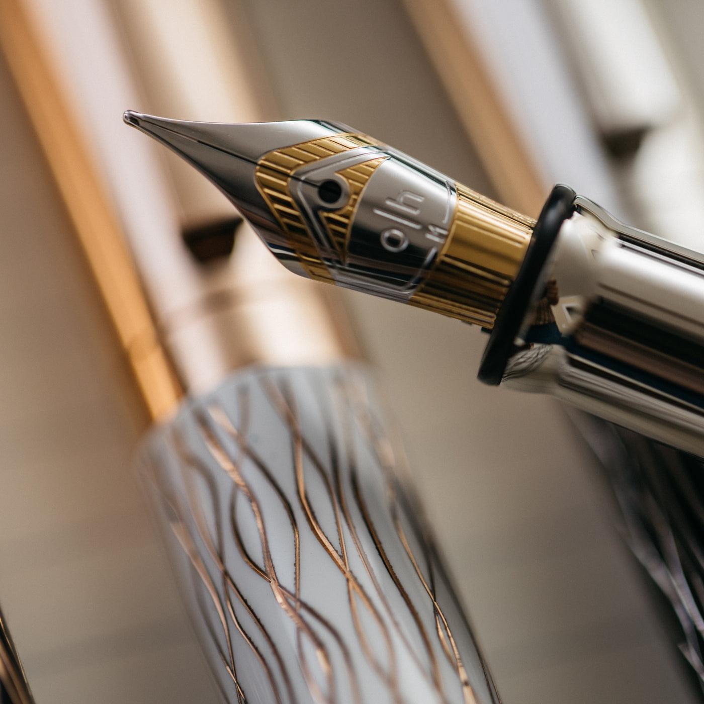 Otto Hutt Design 04 Wave Fountain Pen