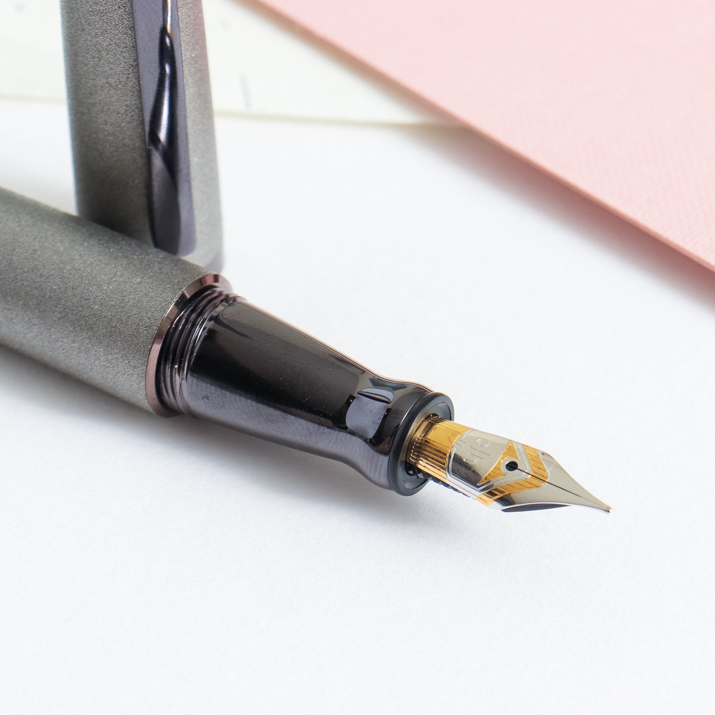 Otto Hutt Design 06 Ash Grey Fountain Pen