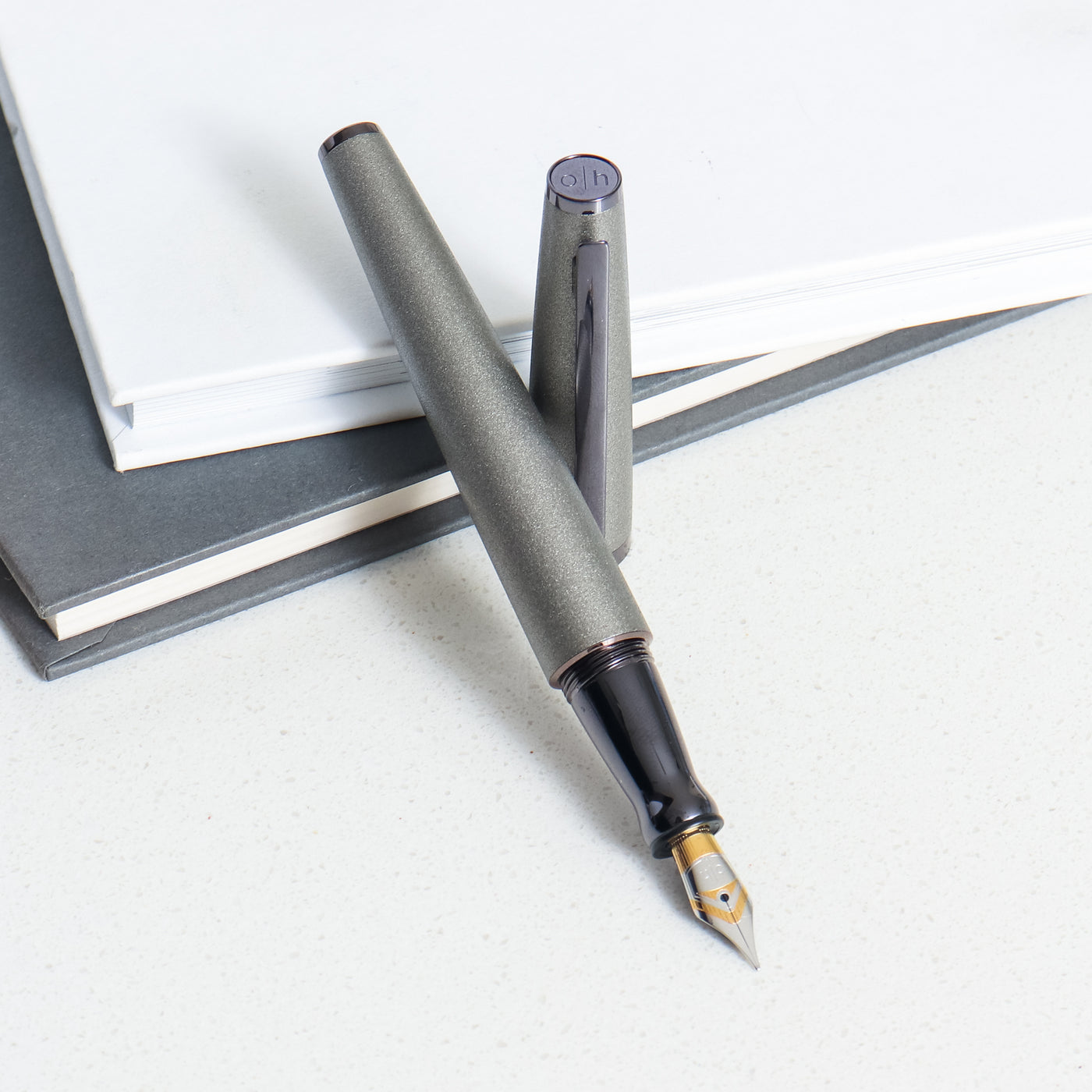 Otto Hutt Design 06 Ash Grey Fountain Pen