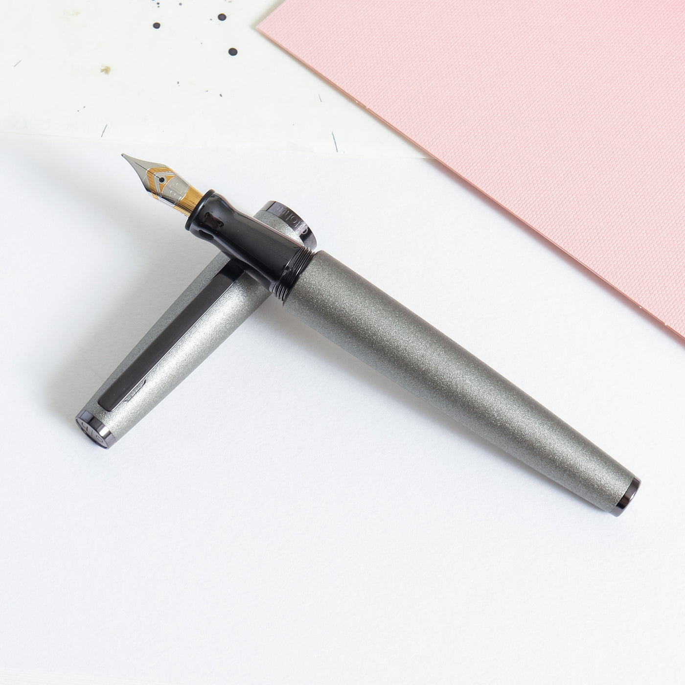 Otto Hutt Design 06 Ash Grey Fountain Pen