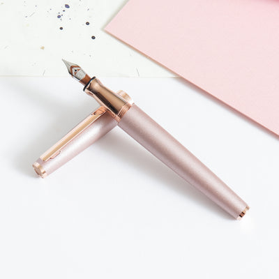 Otto Hutt Design 06 Seashell Pink Fountain Pen