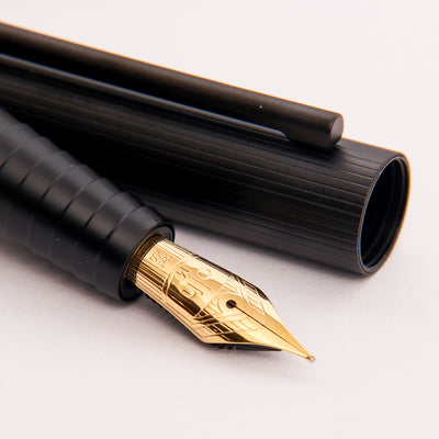 Otto Hutt Design 08 PVD All Black Fountain Pen 18k Gold Nib Details