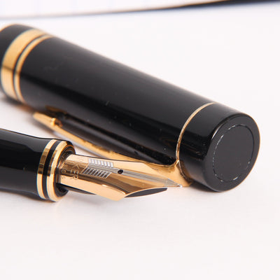 Parker Duofold Centennial Black & Gold Fountain Pen Nib Details