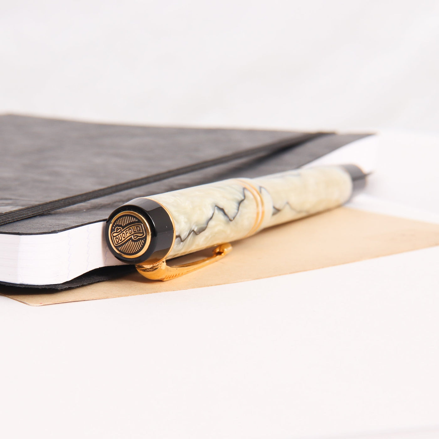 Parker-Duofold-Centennial-Pearl-&-Black-Fountain-Pen-Logo-On-Cap