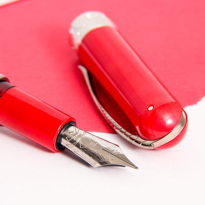 Pineider-Avatar-Twin-Tank-Touchdown-Devil-Red-Fountain-Pen-Nib-Details