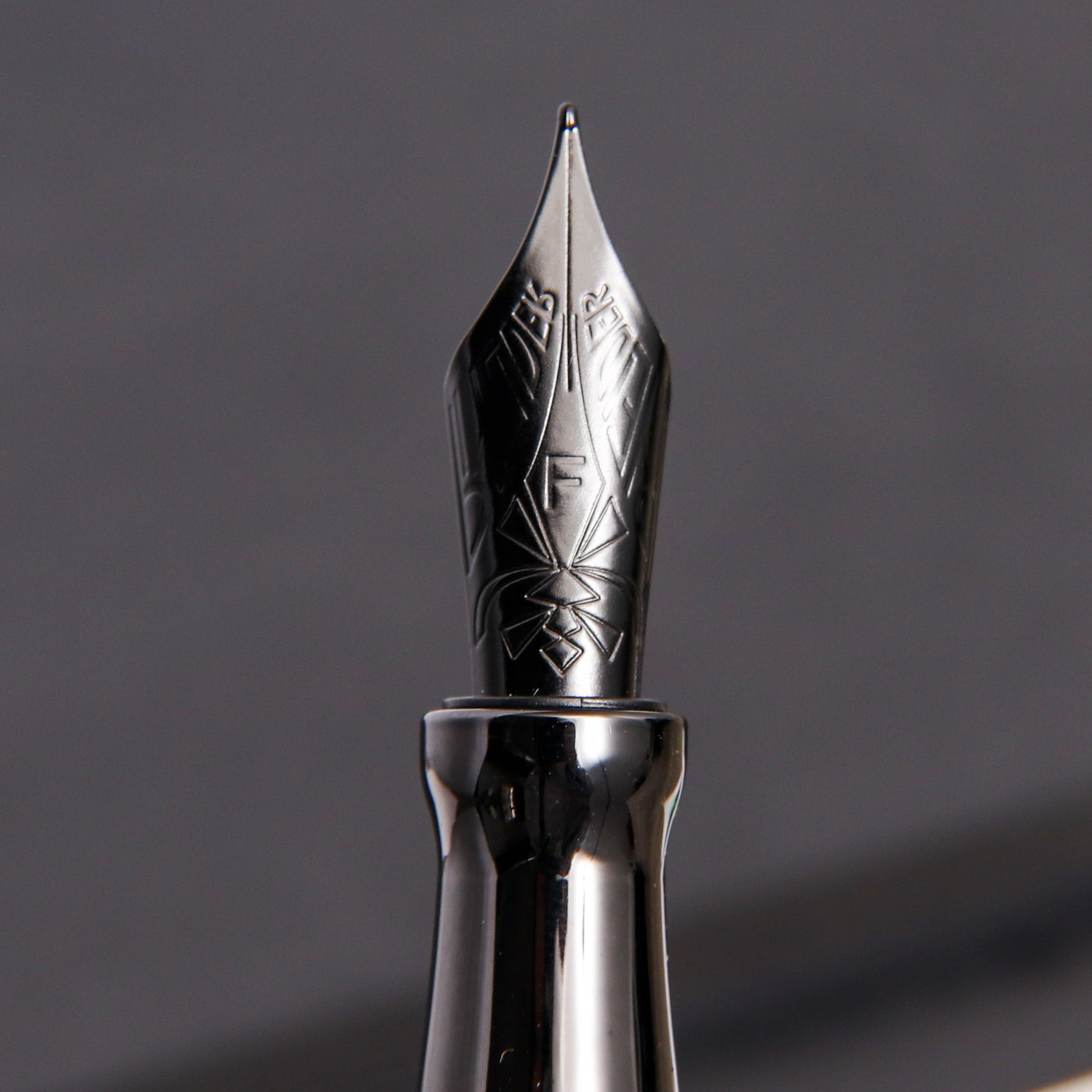 Pineider Avatar UR Demo Black Mint Fountain Pen Black Steel Nib
