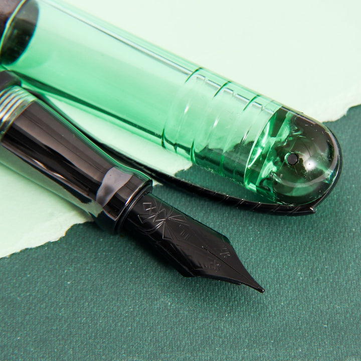 Pineider Avatar UR Demo Black Fountain Pen - Mint – Truphae