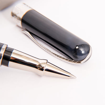 Pineider Avatar UR Graphene Black Rollerball Pen Grip Section