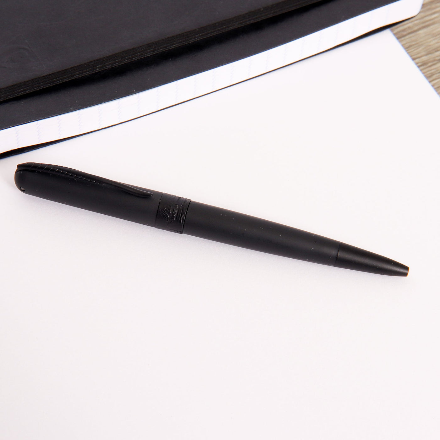 Pineider-Avatar-UR-Matte-Black-Ballpoint-Pen-Closed